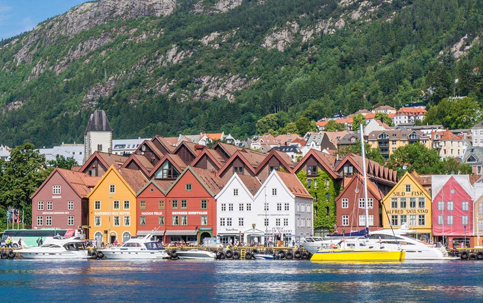 Tips for Booking Flights to Bergen: Your Gateway to Norway